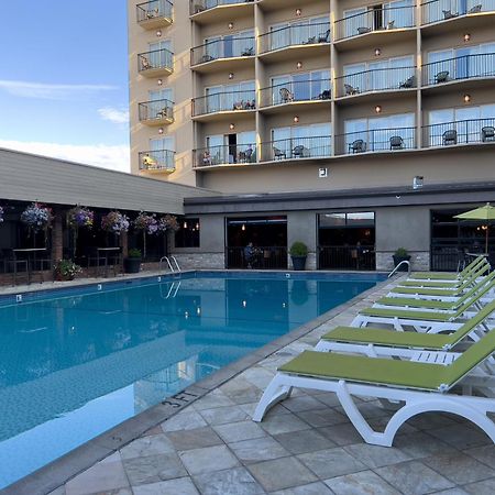 Coast Capri Hotel Келоуна Екстер'єр фото