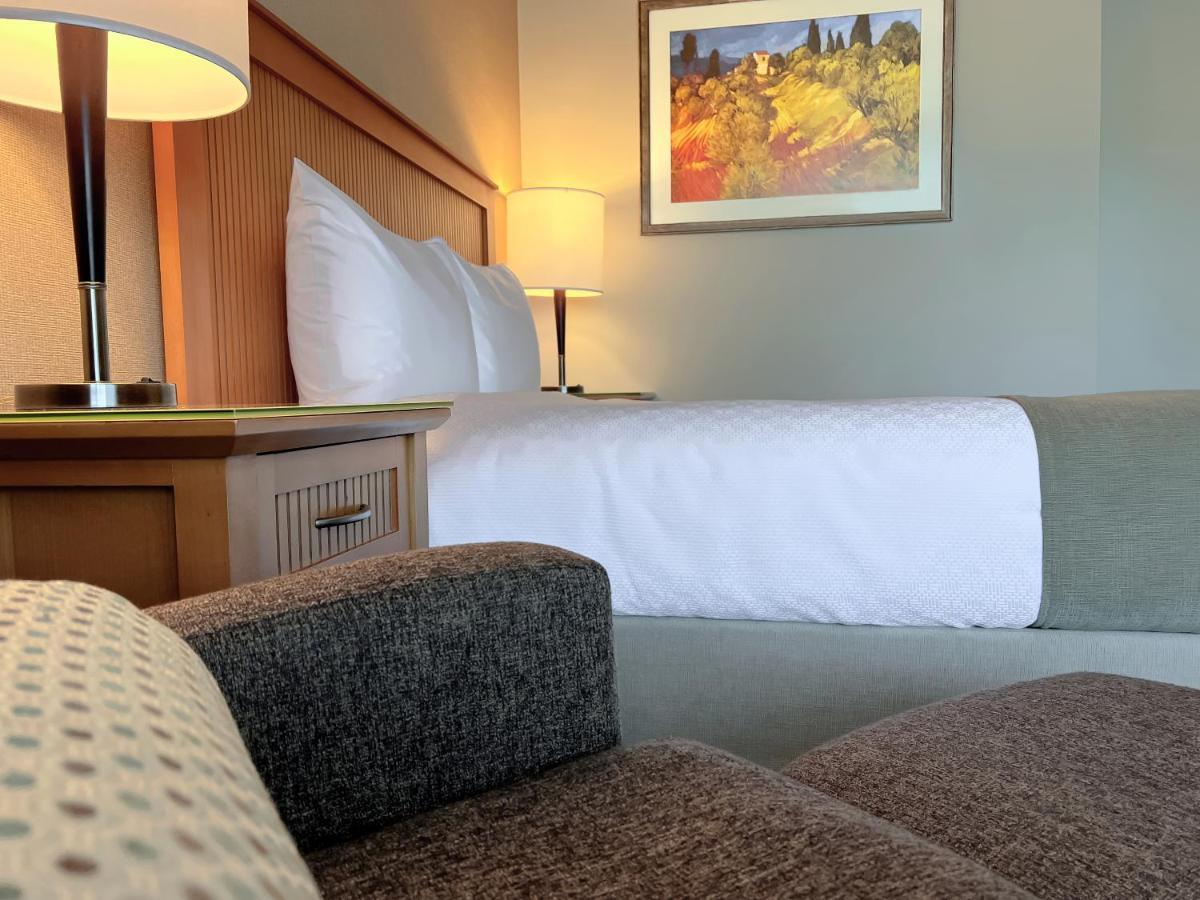 Coast Capri Hotel Келоуна Екстер'єр фото