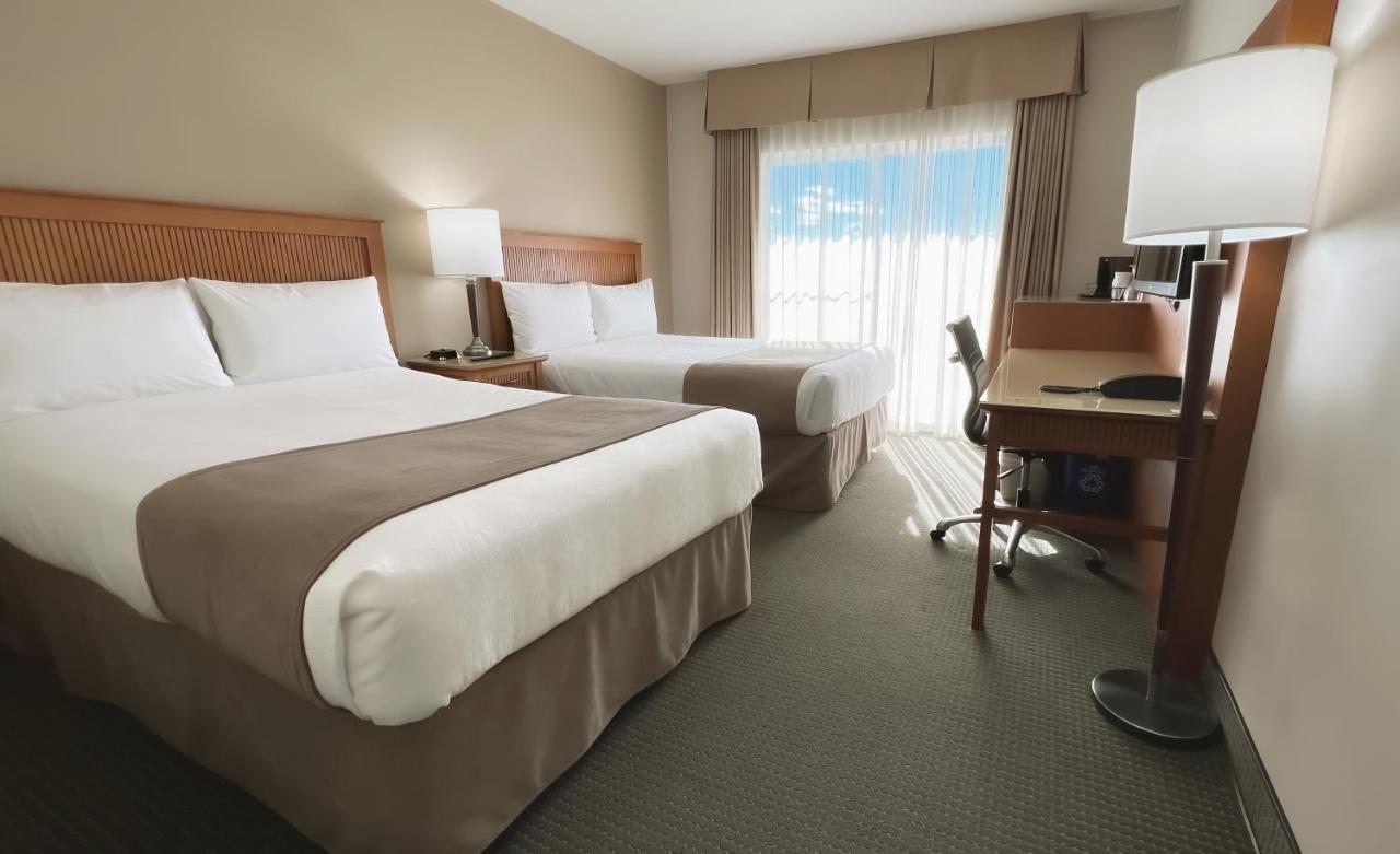 Coast Capri Hotel Келоуна Екстер'єр фото