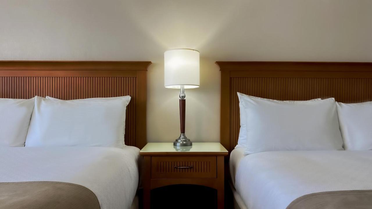 Coast Capri Hotel Келоуна Екстер'єр фото