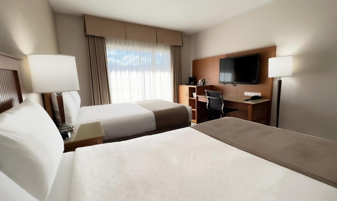 Coast Capri Hotel Келоуна Екстер'єр фото