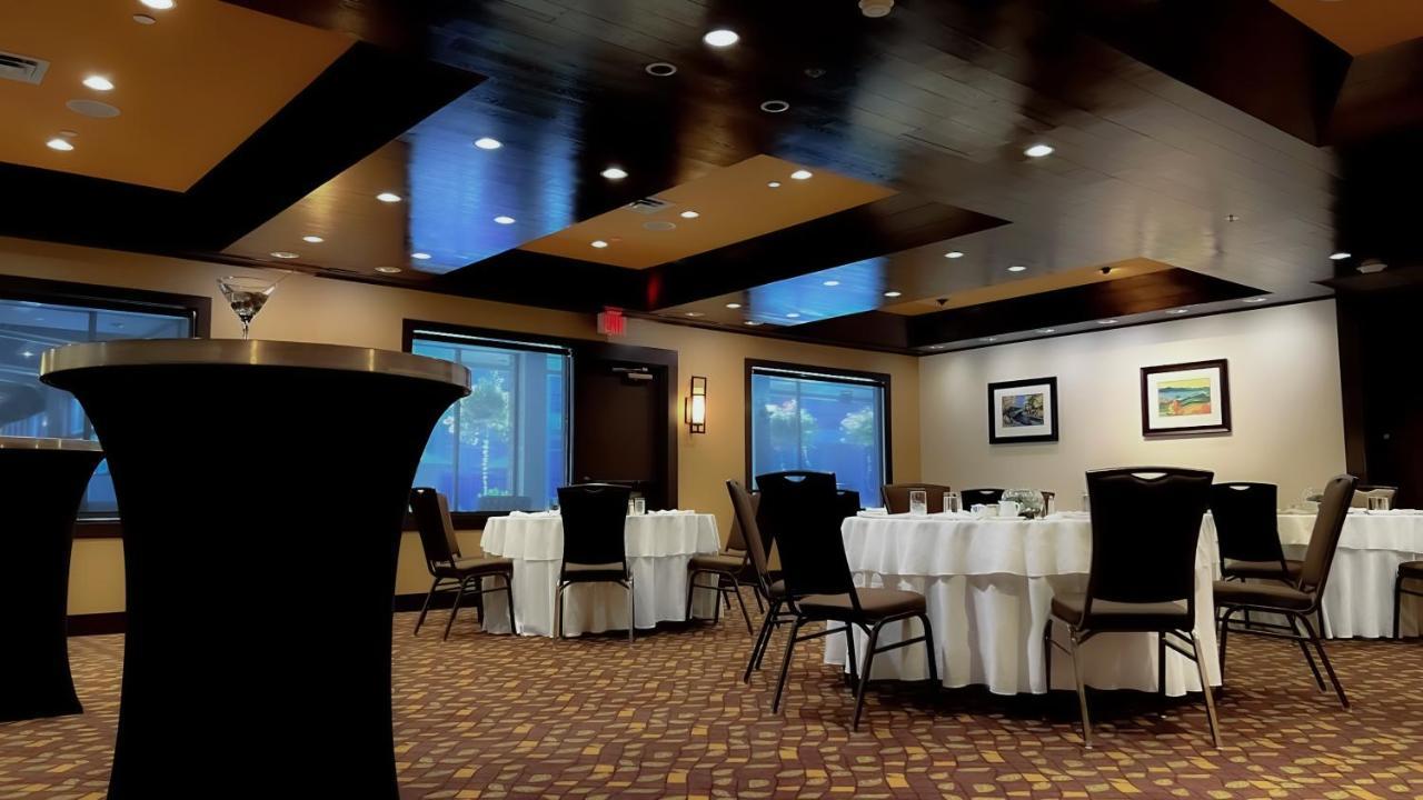 Coast Capri Hotel Келоуна Екстер'єр фото
